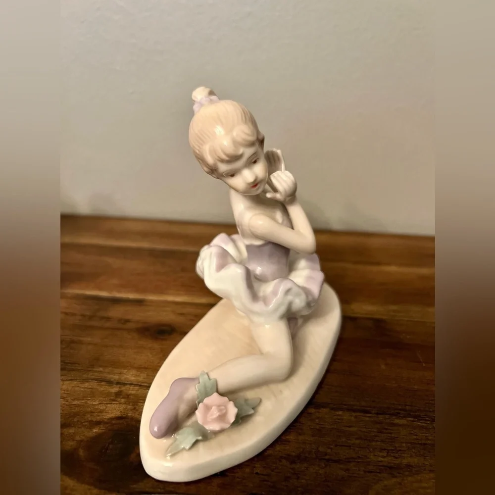 ASPEN GALLERY Collection Ladies 3 Set Porcelain Ballerina Figurines